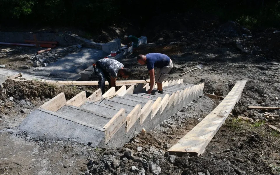 Rybník Nováček prochází opravou, dostává zpevněnou hráz i nové schody
