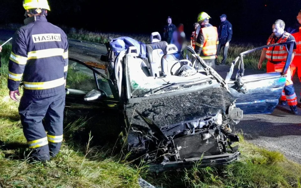 Z havarovaného mercedesu zůstalo jen torzo