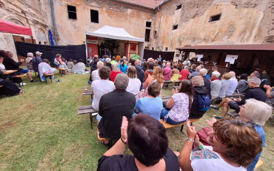 Festival v Čečovicích podpoří snahu nadšenců o opravu zdevastovaného zámku