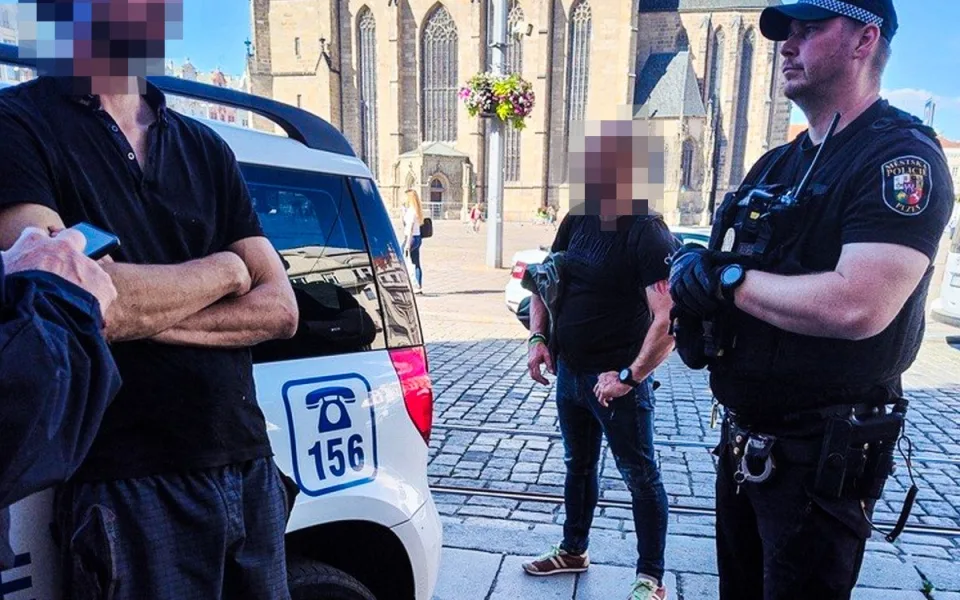 Útočník napadl teprve patnáctiletého chlapce, nechtěl mu prý půjčit mobil