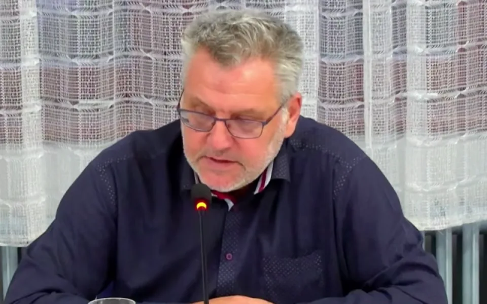Politik obviněný z dotačního podvodu končí na pozici radního Domažlic