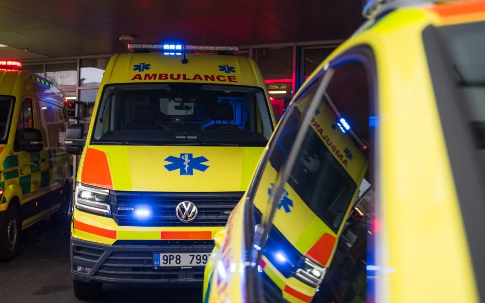 Záchranáři v Plzni dostali sedm nových sanitek, jsou modernější a prostornější
