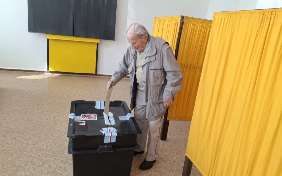 Je mu 101 let a stále se zajímá o politiku, bývalý politický vězeň odvolil v Klatovech