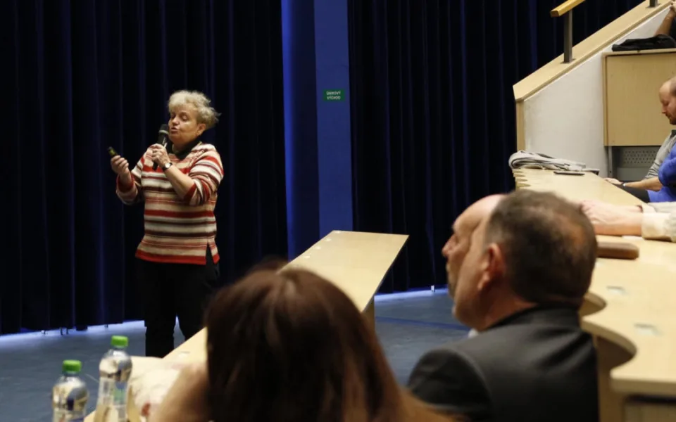 Zemřela Dana Drábová, první dáma české jaderné energetiky. Přednášela i v Plzni
