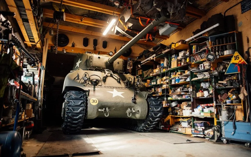Tank v restaurátorské dílně.