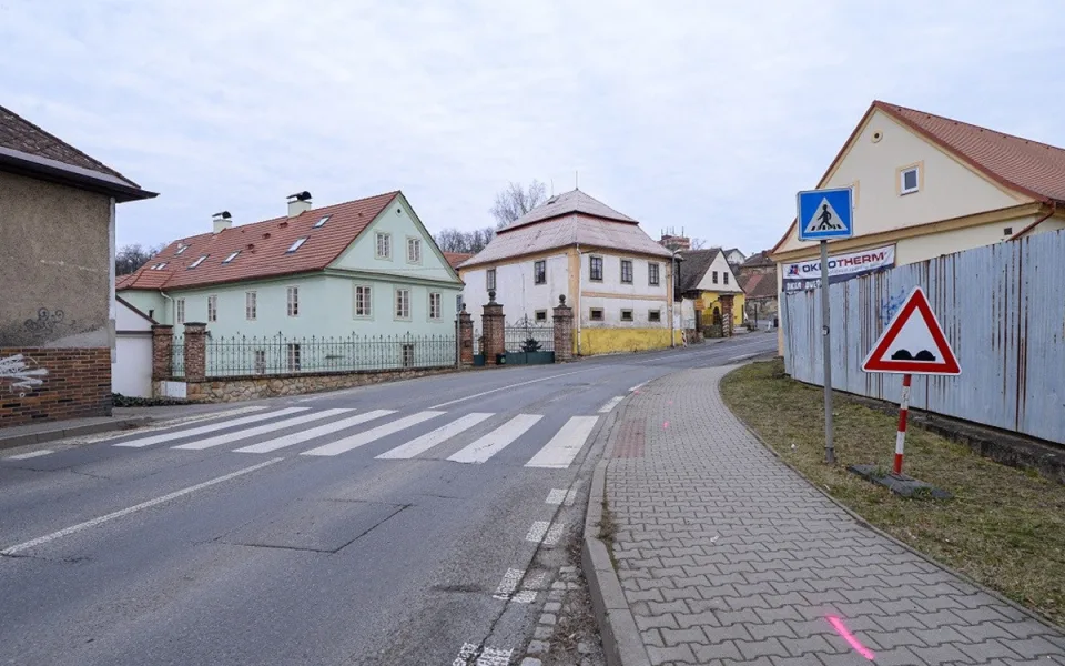 Řidiči, pozor. Uzavírka Rolnického náměstí se protáhne o půl roku