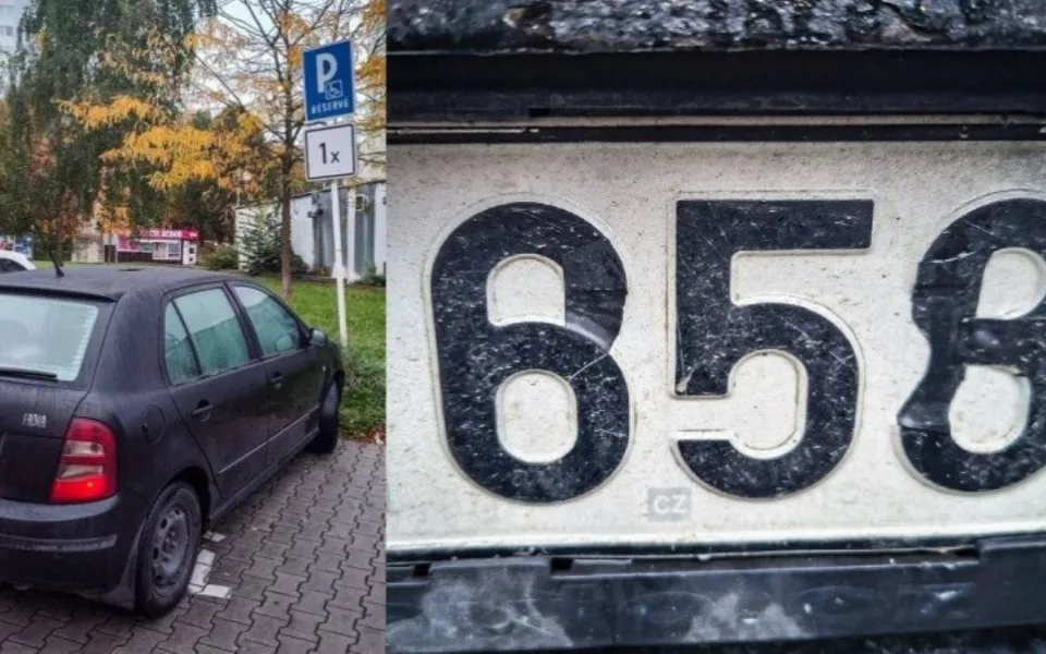Řidič si upravil značku černou lepicí páskou. Pak toho na něj prasklo mnohem víc