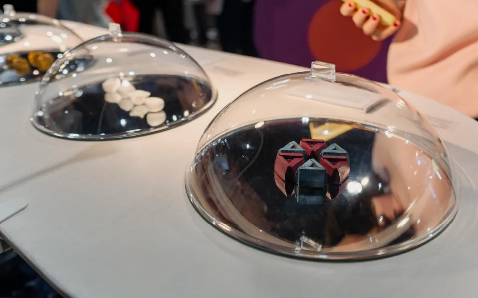 Designová sci-fi střelnice a prototypy pralinek, Sutnarka zaujala na Designbloku