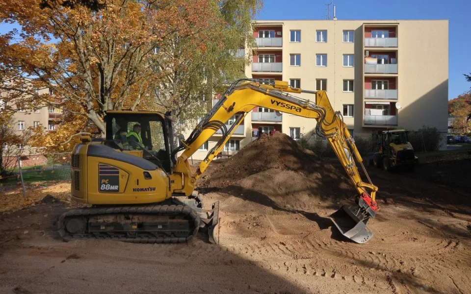 Čtyřka poprvé za posledních 30 let buduje moderní veřejné hřiště