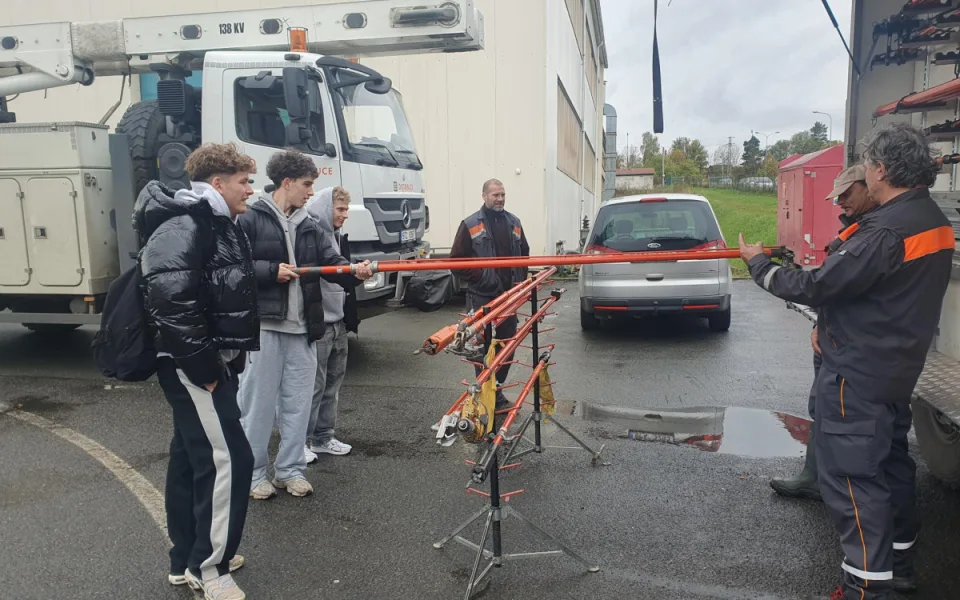 Sedmnáct studentů z pěti škol úspěšně složilo Distribuční maturitu v Plzni