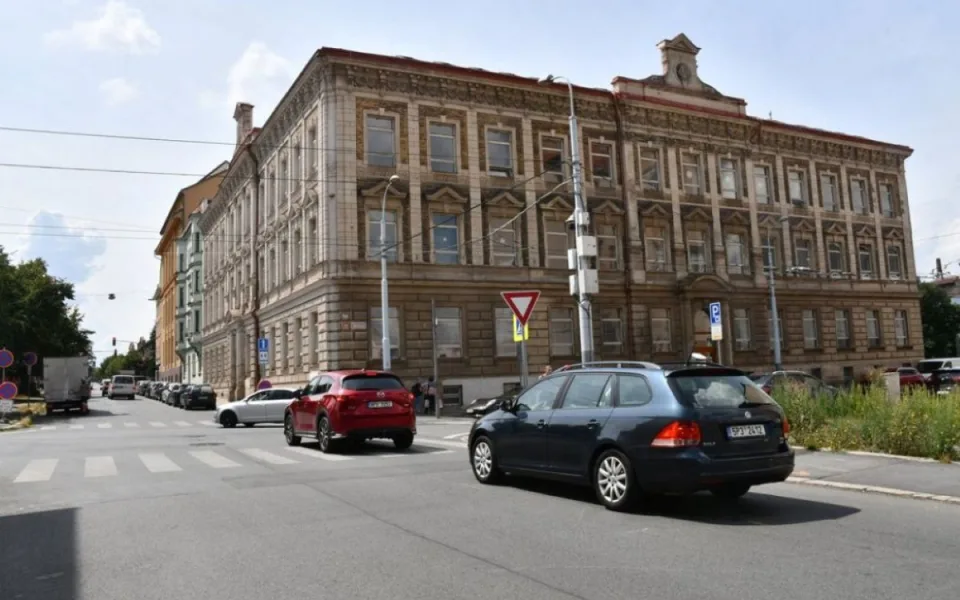 Husovo náměstí prochází rozsáhlou změnou