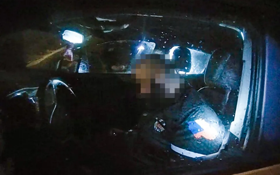 Řidiče doslova uspal náraz do baráku, svým šlofíkem vyděsil svědka