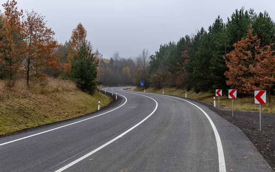 Řidiči se po devíti měsících vrátili na opravenou II/605 v úseku Rokycany-Ejpovice