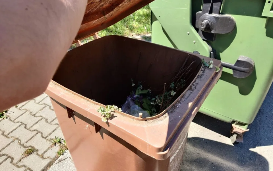 Město chce lepší bioodpad. Nabízí zdarma hnědé popelnice, platí se jen za svoz