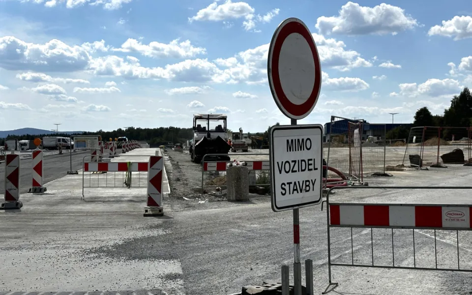 Takto se pracovalo na nové odpočívce ještě letos v srpnu