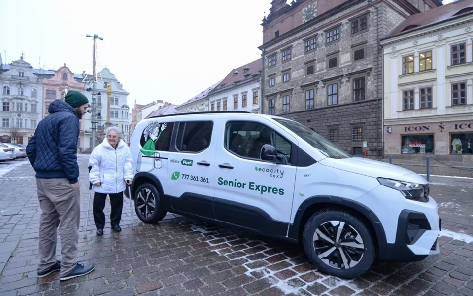 Individuální jízda Senior Expresu výrazně zdraží, službu od ledna převezme soukromník
