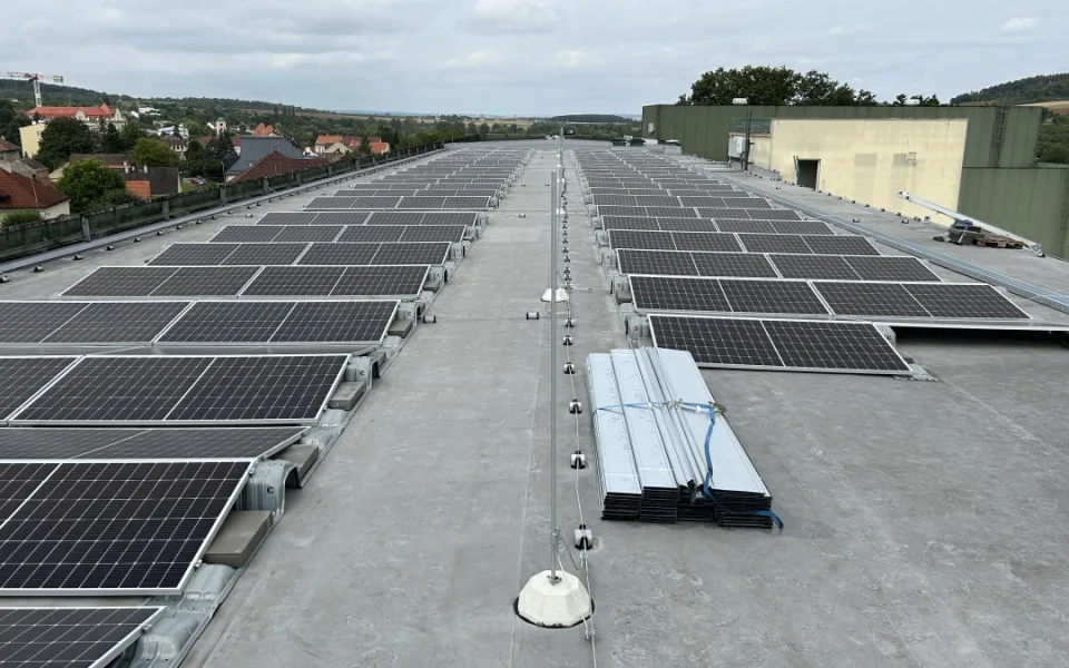 Fotovoltaika na střechách pokrývá už 20 procent celkové spotřeby elektrické energie společnosti Bohemia sekt