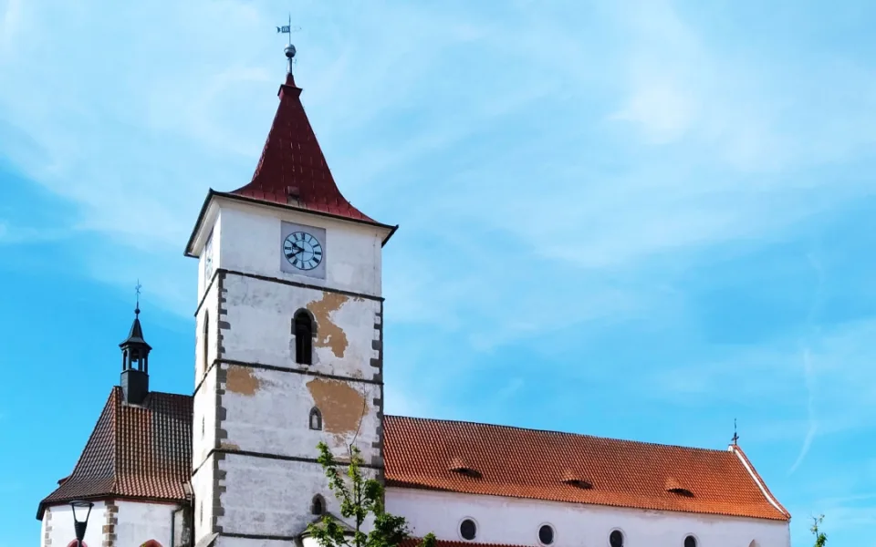 Církev s Horažďovicemi opraví za desítky milionů korun velký kostel na náměstí