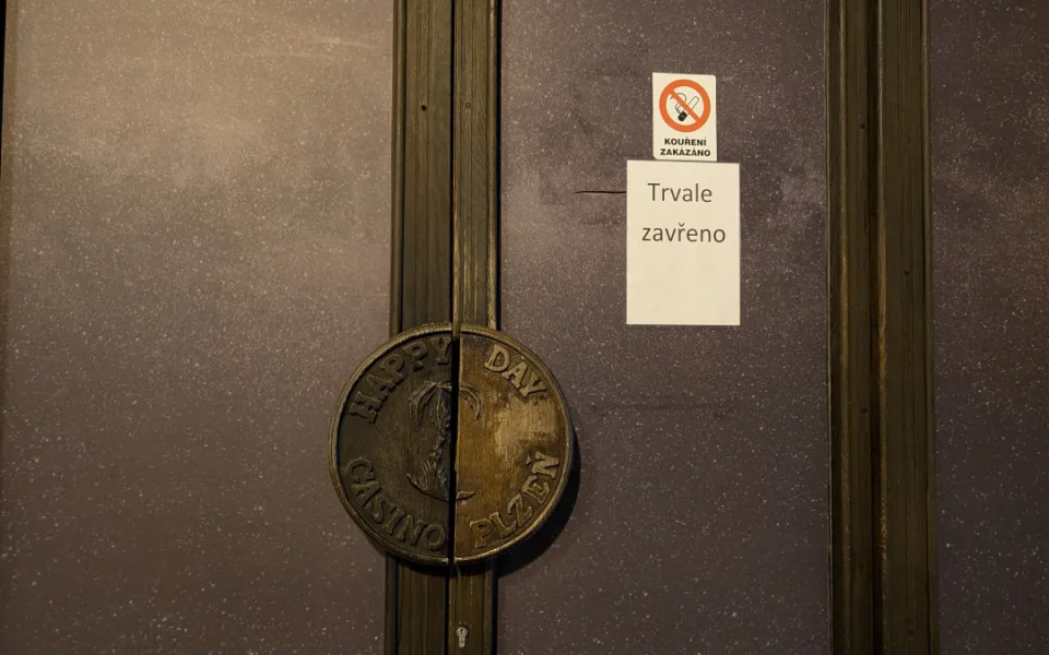 Kasino na rohu náměstí Republiky a Solní ulice už má definitivně zavřeno