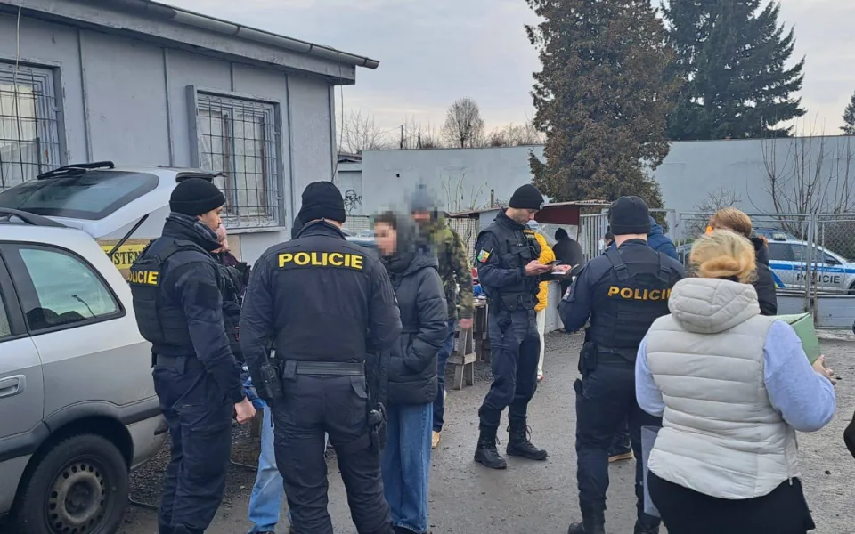 Cizinecká policie v prosinci zintenzivnila kontroly. Čtyři cizinci pracovali bez povolení.