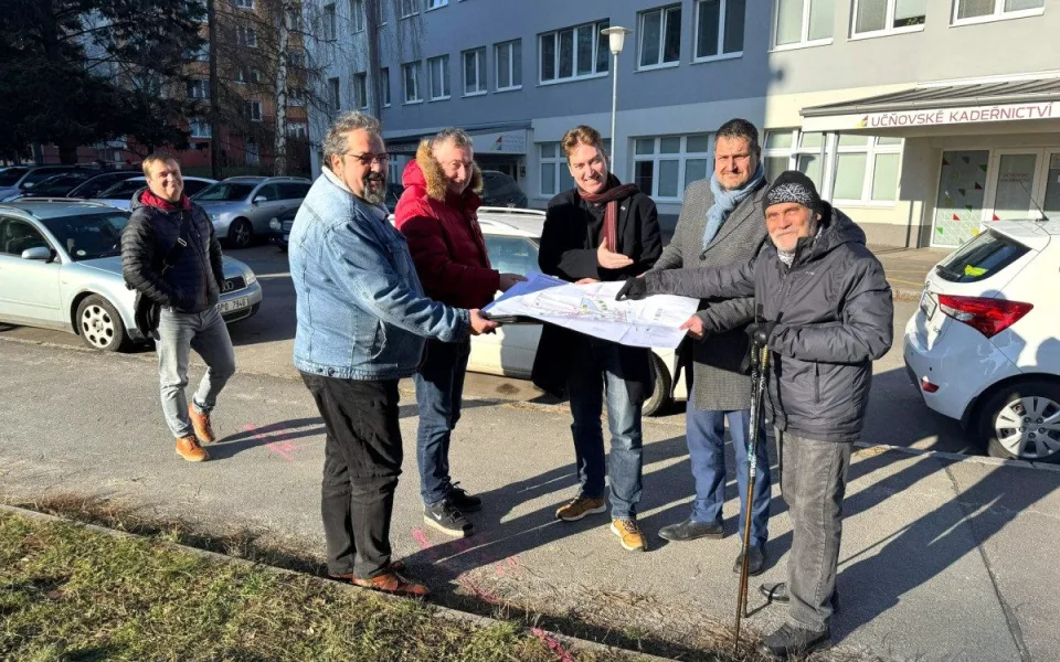 Díky vytrvalosti a jednoduchému nápadu místního občana vznikne více parkovacích míst