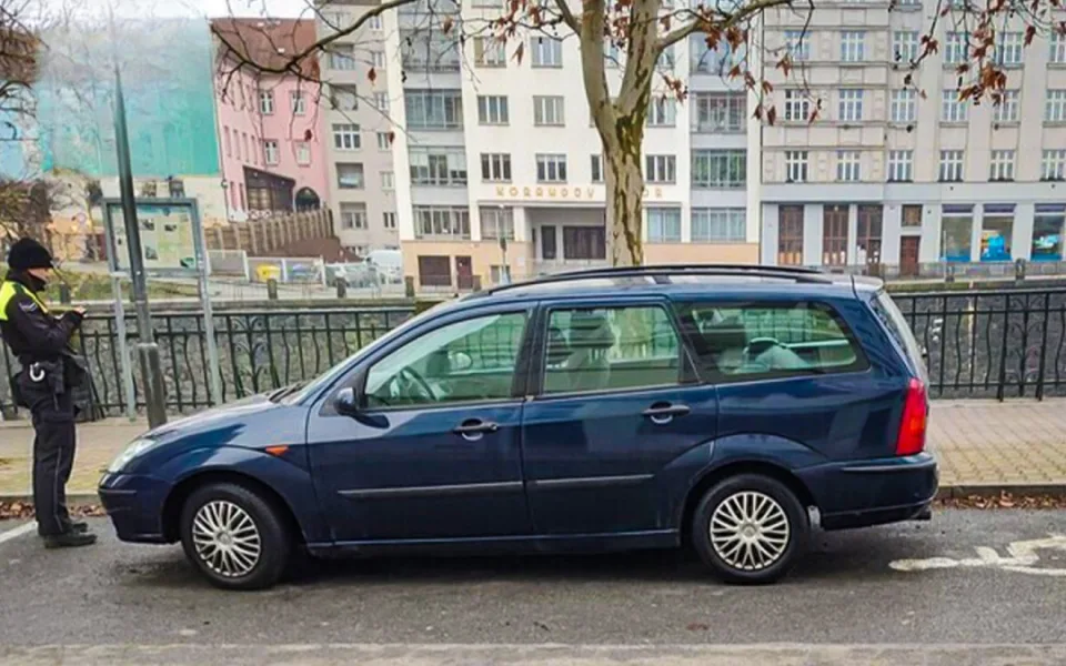 Žena parkovala na místě vyhrazeném pro invalidy