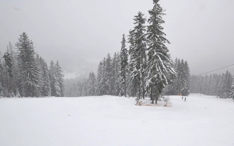 Na šumavském Špičáku jsou před víkendem ideální podmínky pro lyžování