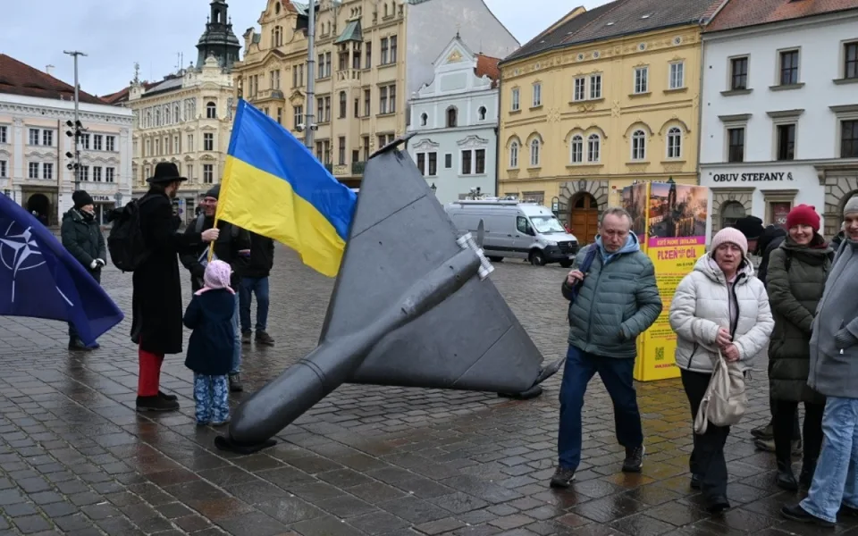 Češi i Ukrajinci vyjádřili na náměstí podporu napadené zemi. Přistál tam i smrtící dron