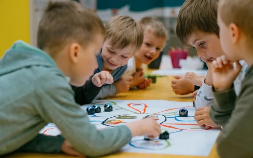 Worskhopy, tábory i semináře pro učitele. Centrum robotiky v Plzni funguje deset let