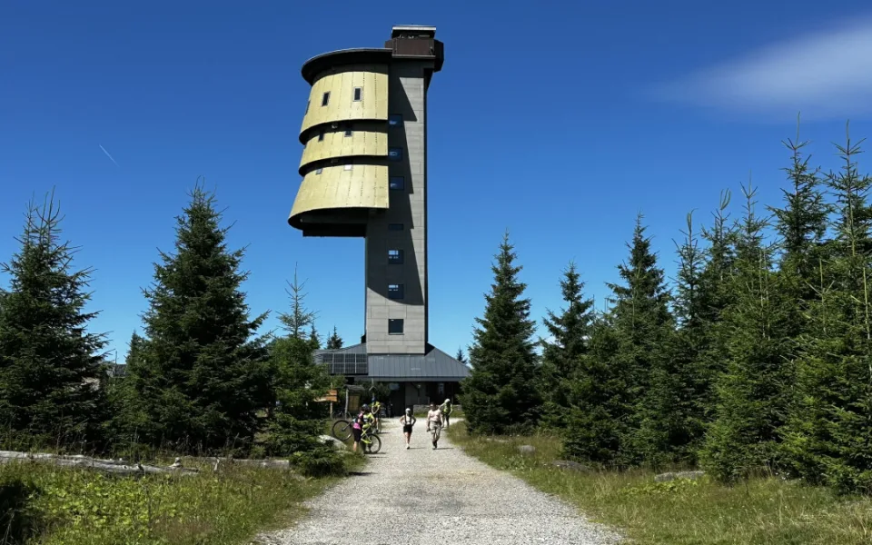 Rozhledna Poledník je dnes cílem mnoha turistů