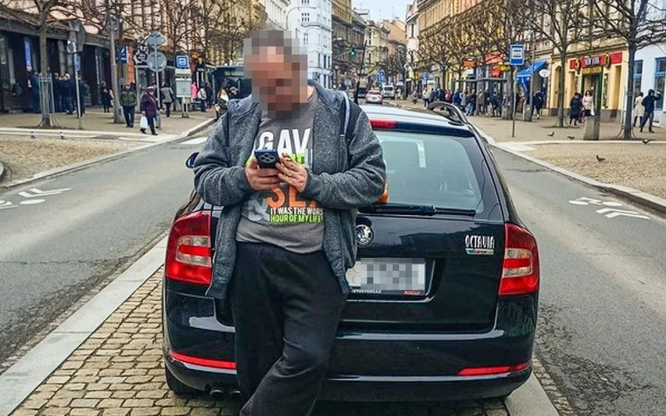 Spáchal běžný přestupek, pak sám sebe usvědčil z mnohem vážnějšího trestného činu
