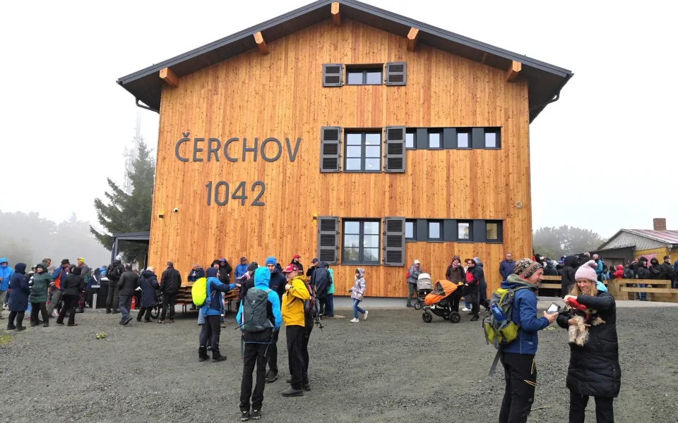 Horská chata na Čerchově u turistů boduje. Dříve armádní objekt město přestavělo