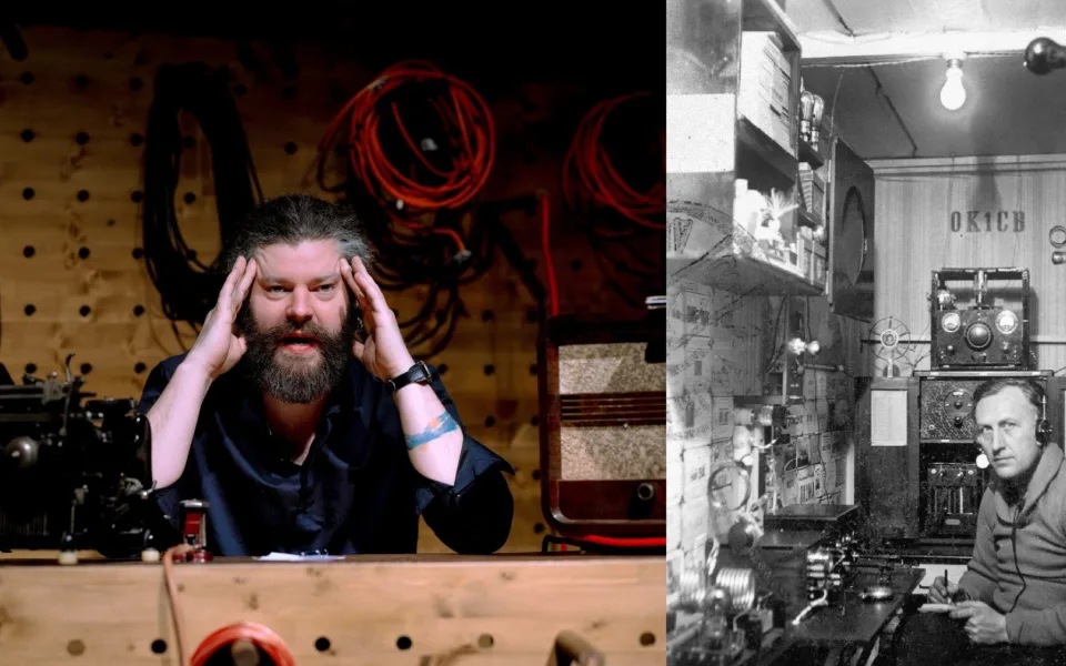 Divadelní Batlička a skutečný Otakar Batlička ve své radiové kabině