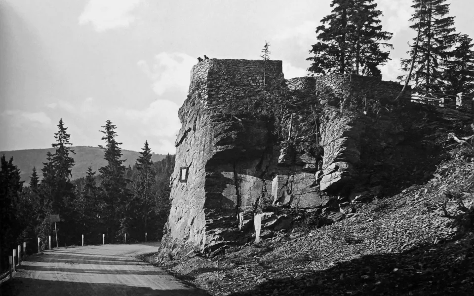 Fotografie z roku 1937 zachycuje původní podobu vyhlídky
