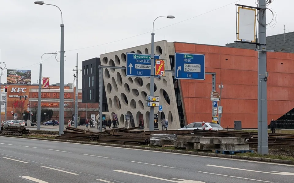 Práce na opravě tramvajové trati ve Skvrňanské ulici budou pokračovat nejnáročnější fází