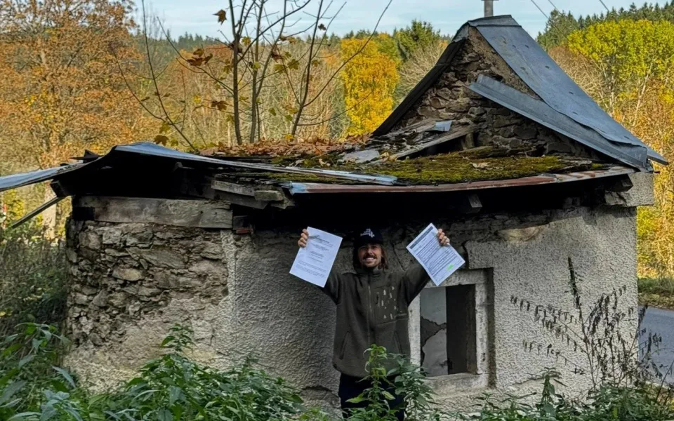 Ruinu šumavské kapličky čeká obnova, nadšenci stále shání dobové materiály