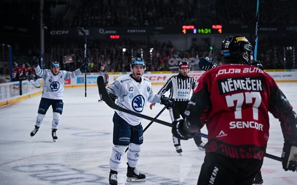 Hokejisté Plzně vyhráli na ledě Sparty 4:3 po nájezdech, rozhodl Zámorský