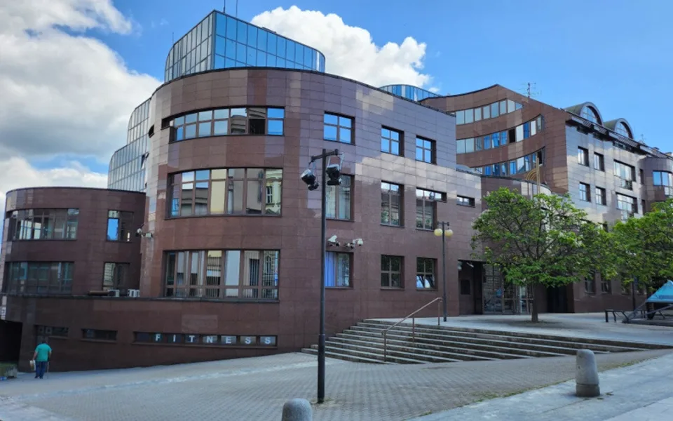 ČBN prodala za 102,5 milionu svou originální budovu v Plzni, ukrývá cenné sochy