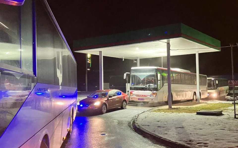 Policie provětrala noční kluby, fabriky i agenturní autobusy. Cílila na cizince