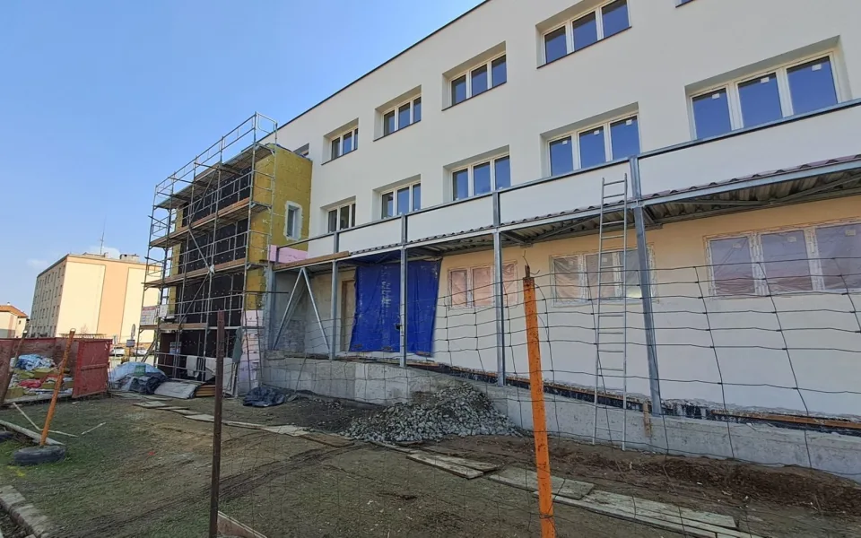 Investice ve stodské nemocnici. Modernizace se dočká bytový dům pro zaměstnance