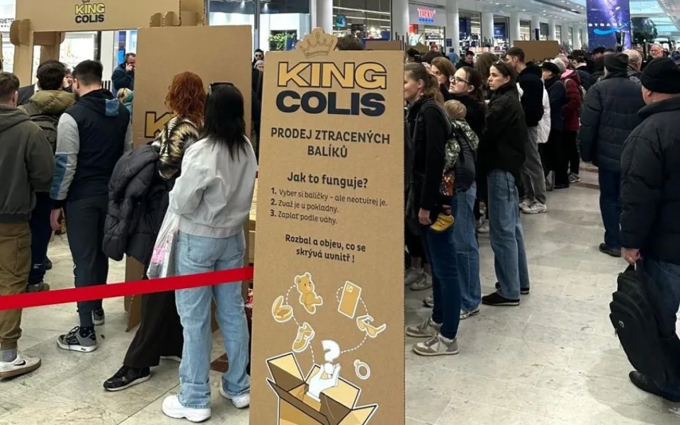 Na nedoručené zásilky lidí neváhají stát v dlouhých frontách