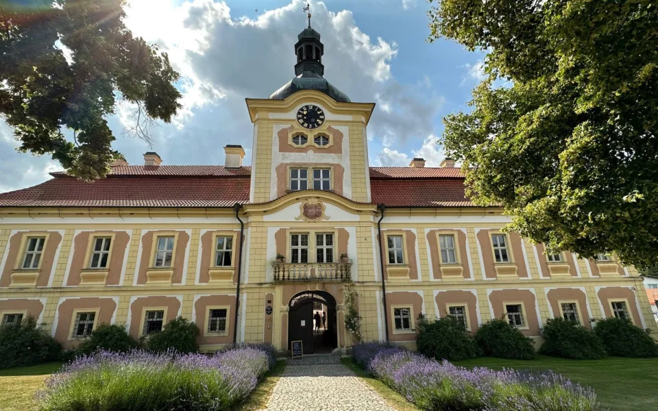 Zámek Nebílovy na jižním Plzeňsku