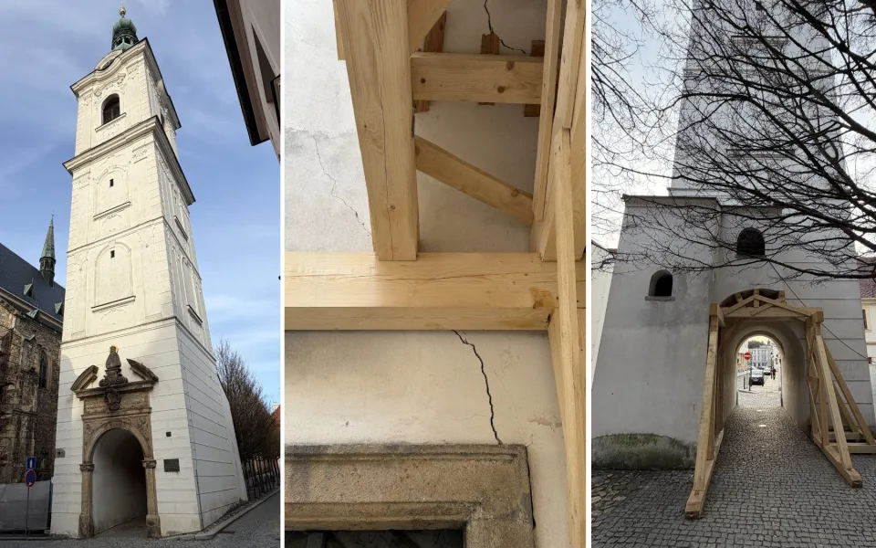Zlověstné praskliny se objevily na slavné Bílé věži v Klatovech. Památku teď z jedné strany podpírají trámy