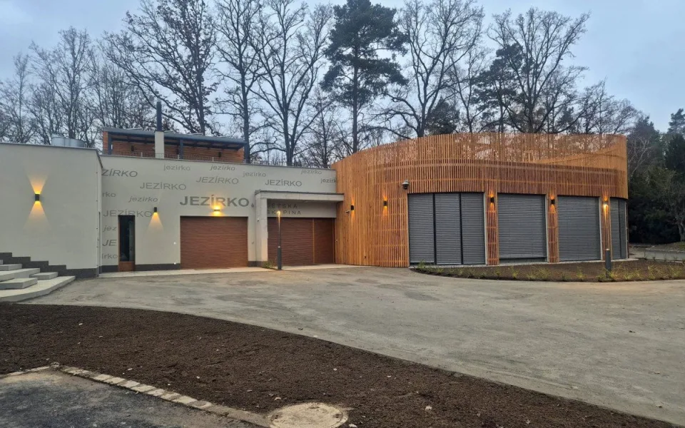 Objekt pro dětskou skupinu za 38,5 milionu korun zabojuje o architektonické ceny