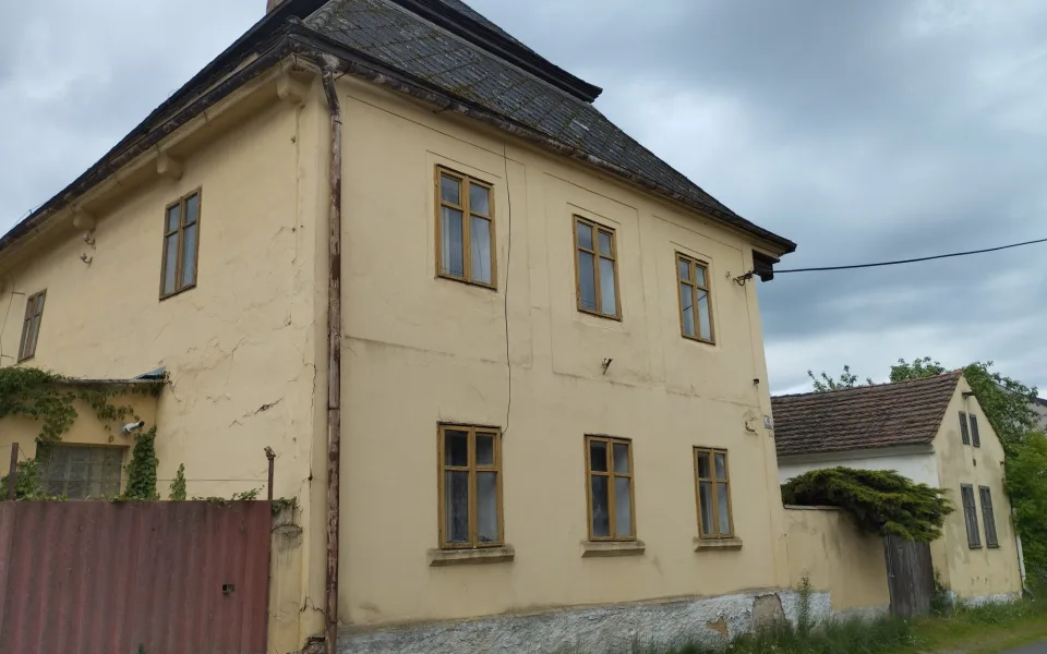 Starý Plzenec – dům čp. 84 a výminek čp. 44 (tzv. prelátství)