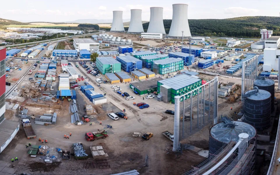 Pohled na staveniště 3. a 4. bloku JE Mochovce (2017)