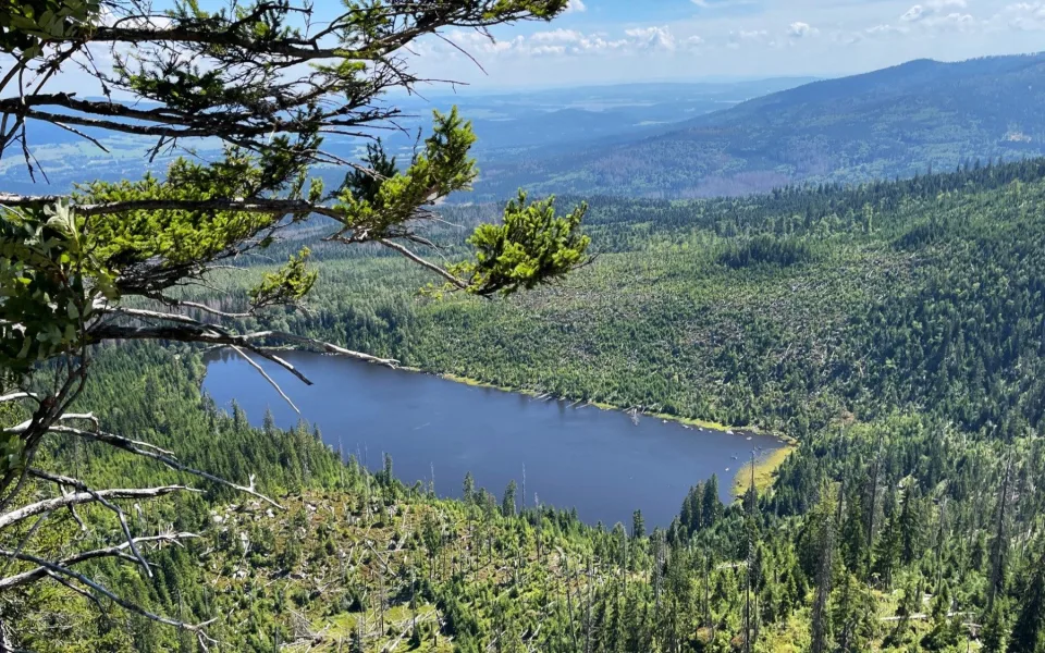 Poznáte šumavské jezero na tomto snímku?