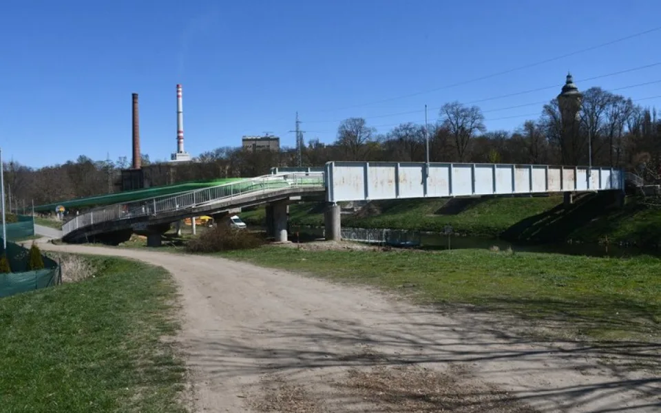 Lávka přes Mži ve Štruncových sadech bude do podzimu uzavřená. Začíná rekonstrukce