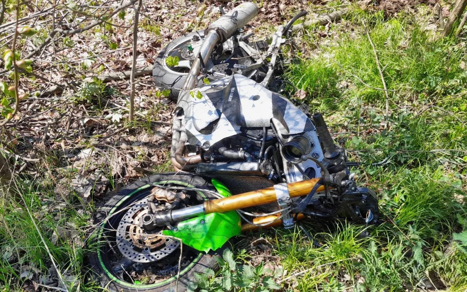 Mladý motorkář bojuje o život po střetu s dodávkou