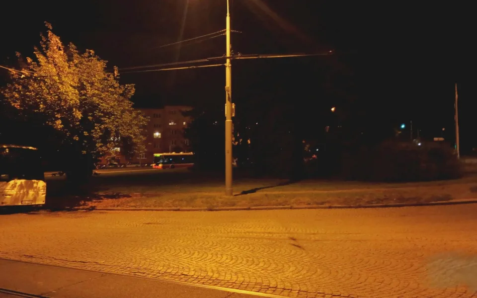 Žalostné zvuky slyší lidé na konečné zastávce tramvajové linky na Slovanech